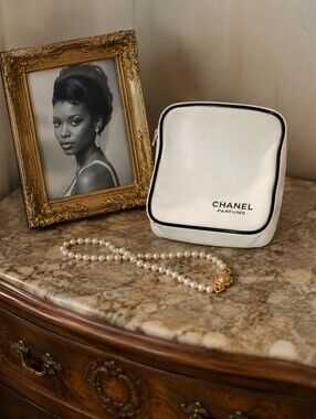 ∆💄Chanel Make-up/Parfum Case-Chanel No 5 Vintage Design